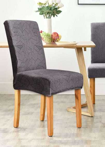 Elastické poťahy na stoličky