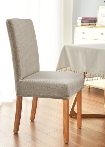 Elastické poťahy na stoličky