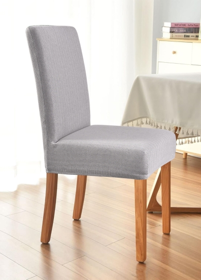 Elastické poťahy na stoličky