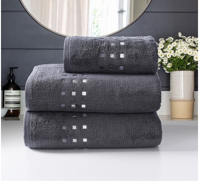 Kolekcia vyšívaných froté uterákov a osušiek