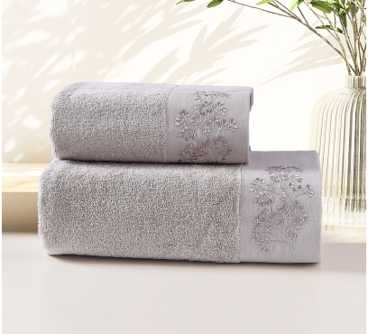 Kolekcia vyšívaných froté uterákov a osušiek