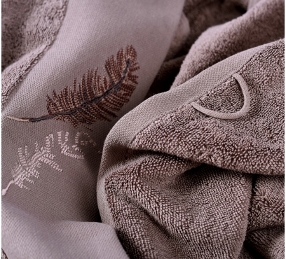 Kolekcia vyšívaných froté uterákov a osušiek (2)