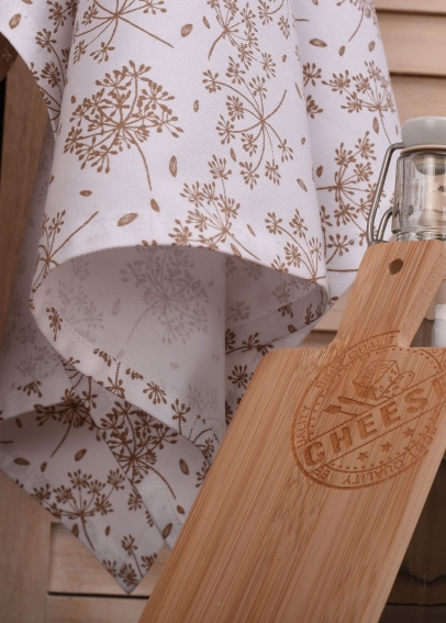 Detail vzoru biele utierky UT56 s motívom kôpor (1)