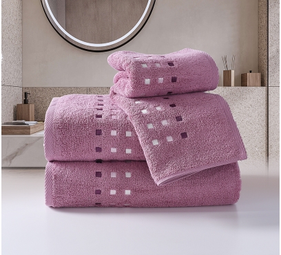 Kolekcia vyšívaných froté uterákov a osušiek