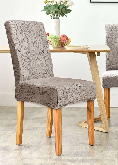 Elastické poťahy na stoličky